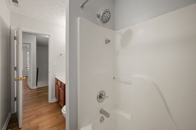Building Photo - Beautifully Renovated Home in Worthington Place
