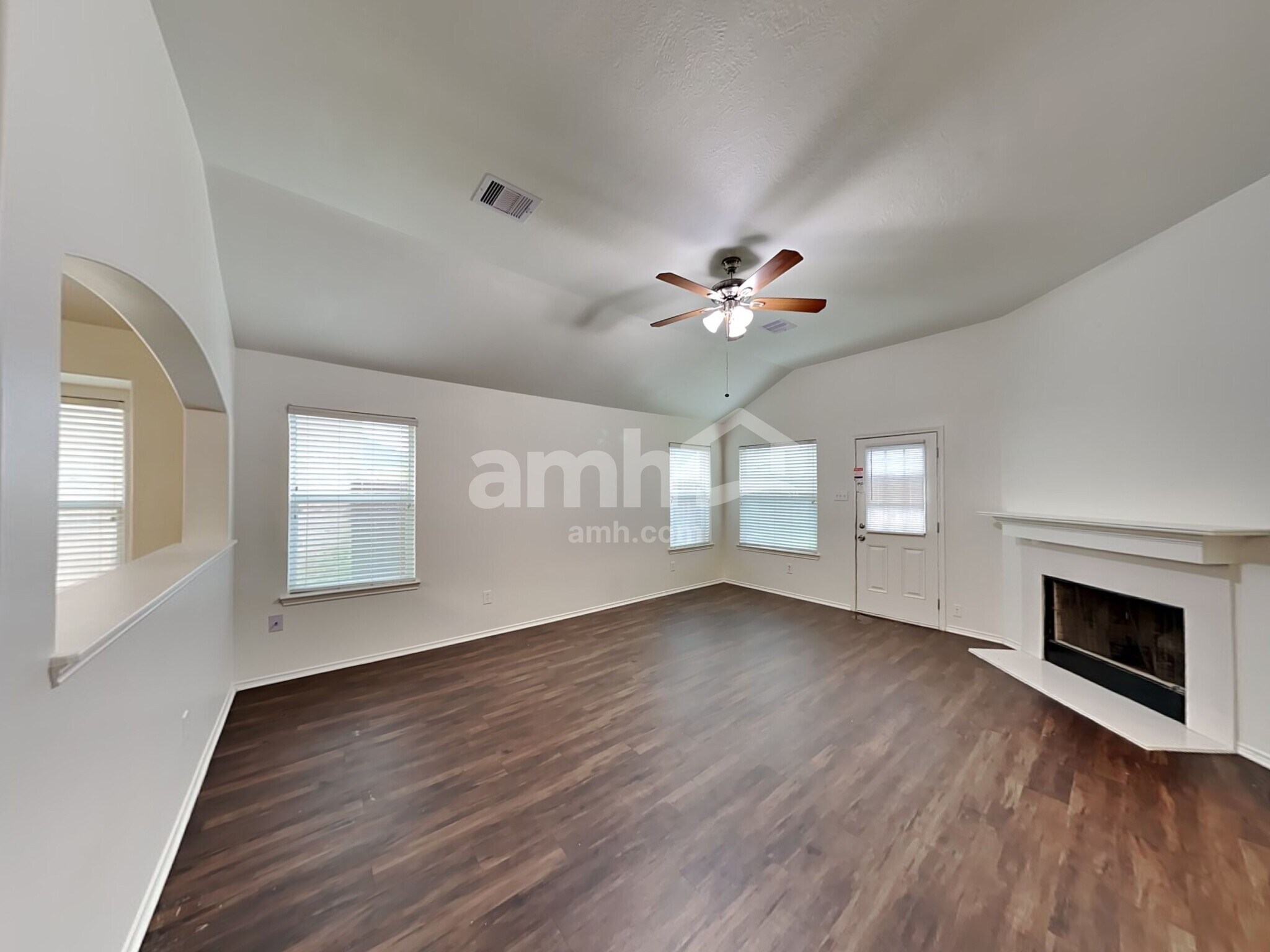 Building Photo - 7702 Summer Dale Dr