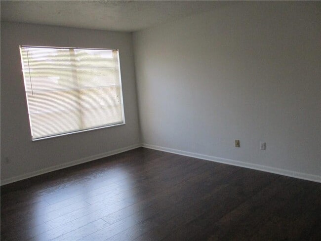 Building Photo - 102 Westcliff Center St