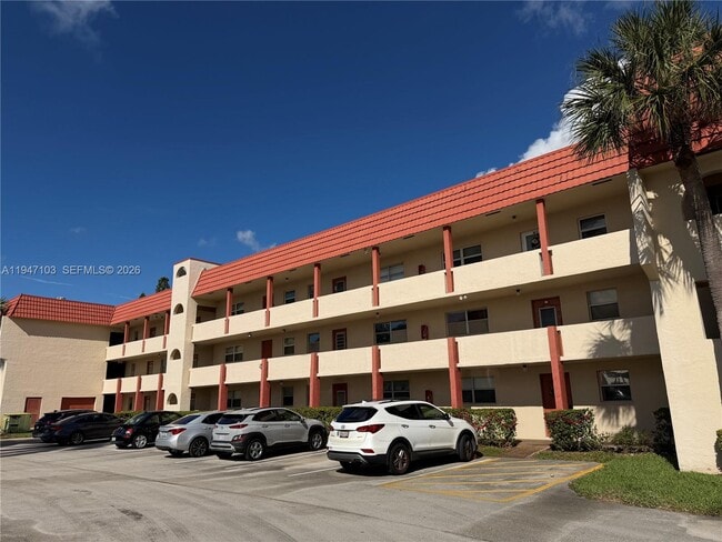 Building Photo - 7891 Sunrise Lakes Dr N