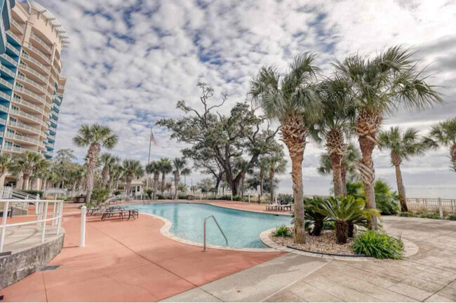 Building Photo - 2228 Beach Dr