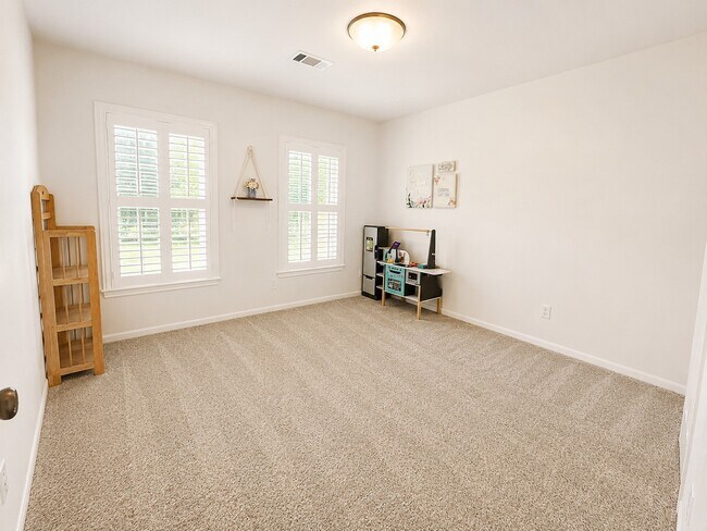 Building Photo - 2123 Shadow Park Dr