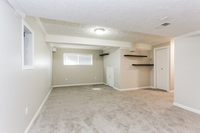 Building Photo - 3844 Eastrise Dr