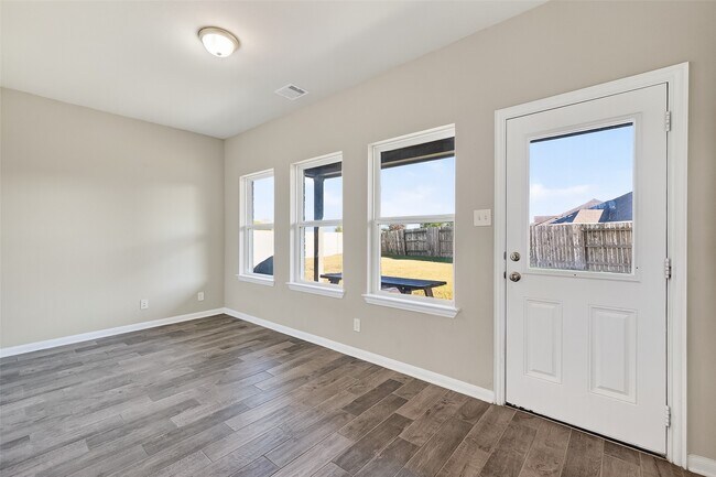 Building Photo - 2422 Agassiz Dr