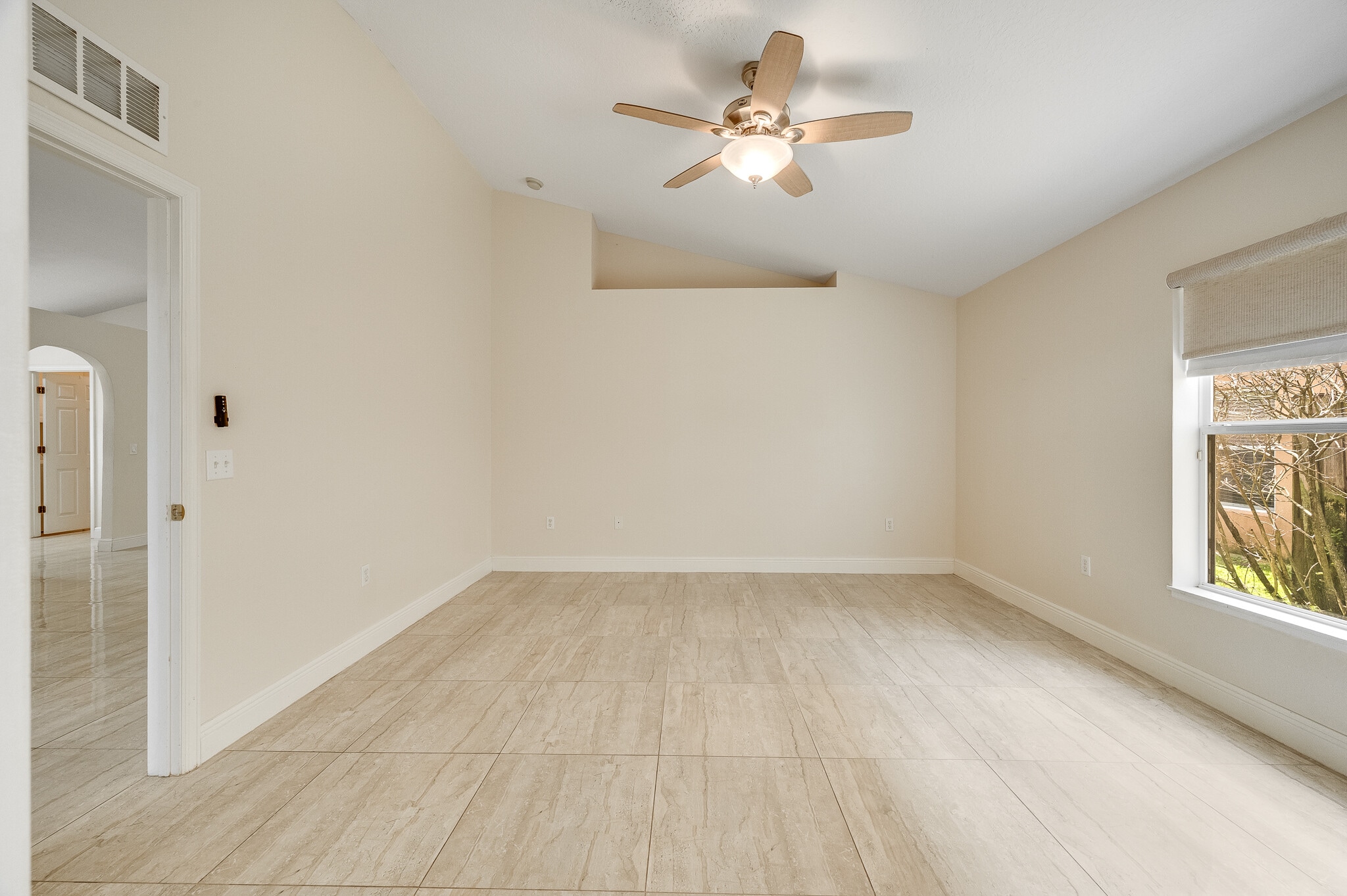 Building Photo - 537 Mason Dr