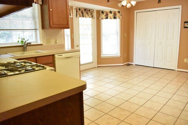 Building Photo - A Great South Stafford Location!