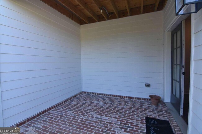 Building Photo - 469 Burton Dr