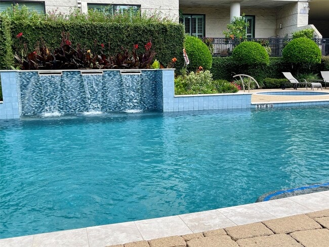 Building Photo - 5005 Hidalgo St