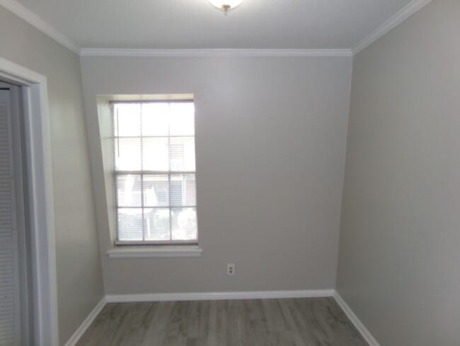 Building Photo - Salem Square Apartments