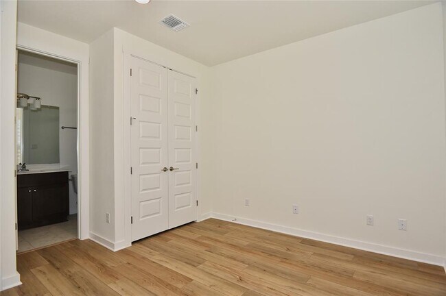 Building Photo - 1804 Homestead Farms Dr