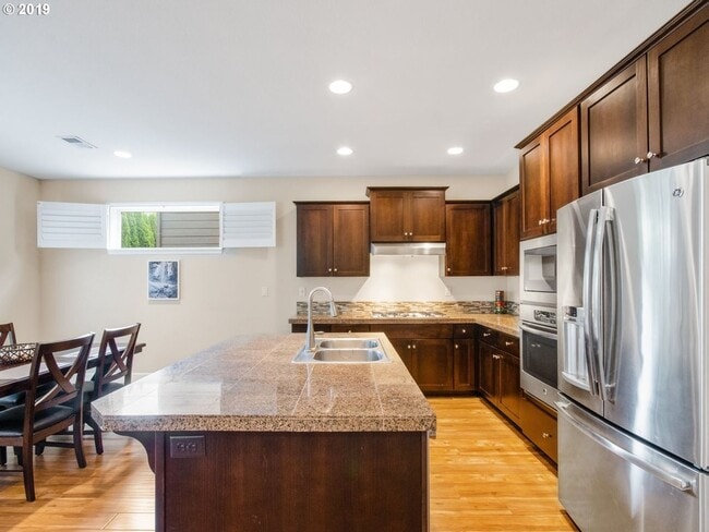 Building Photo - Gorgeous 4 Bed, 2.5 Bath Tuscany Home!