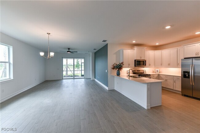 Building Photo - 43669 Sparrow Dr