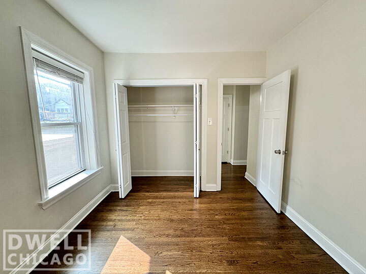 Building Photo - 3820 N Greenview Ave