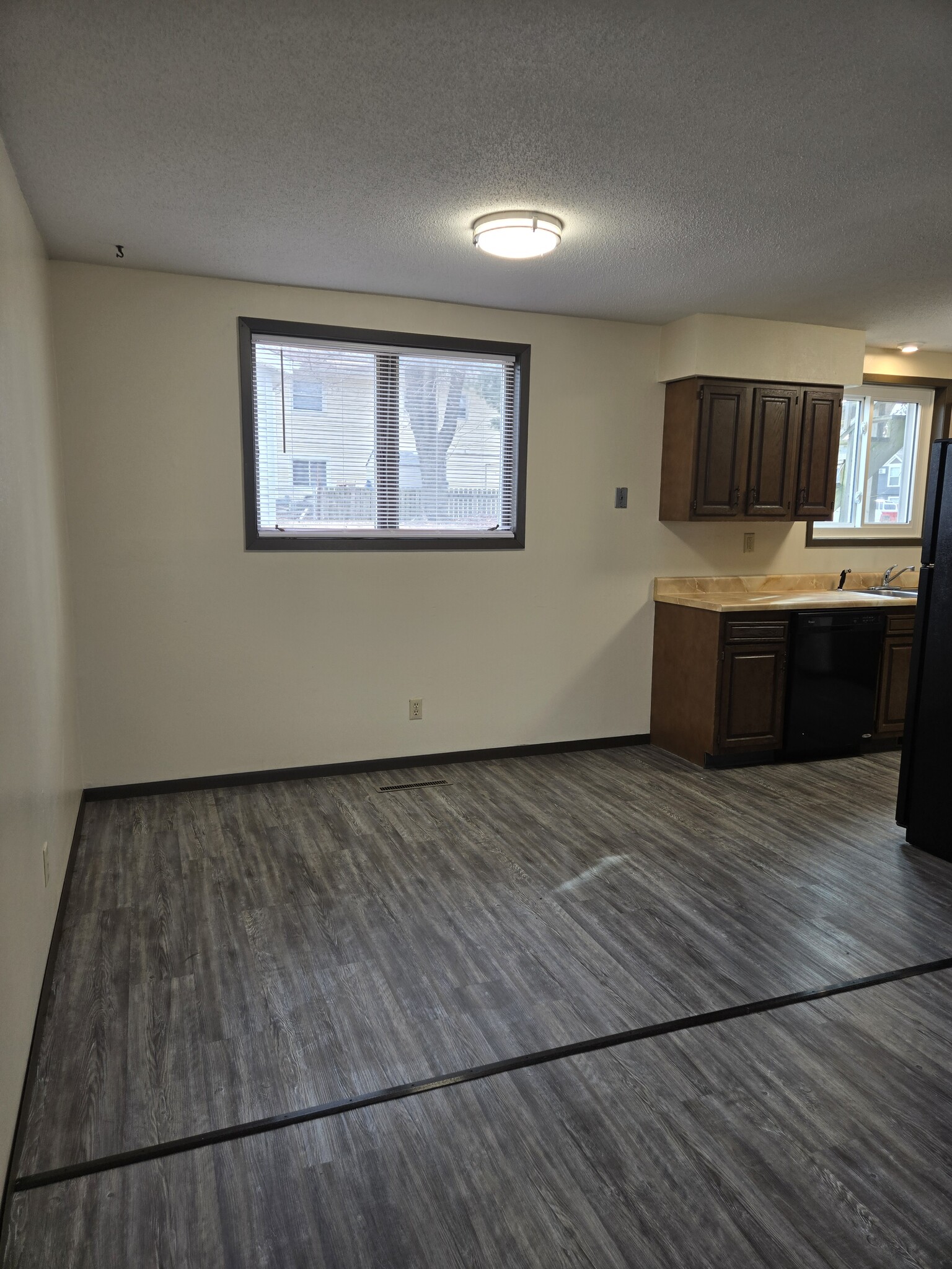 Building Photo - 1235A Thiher Dr