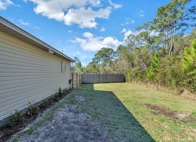 Building Photo - 8390 Island Dr