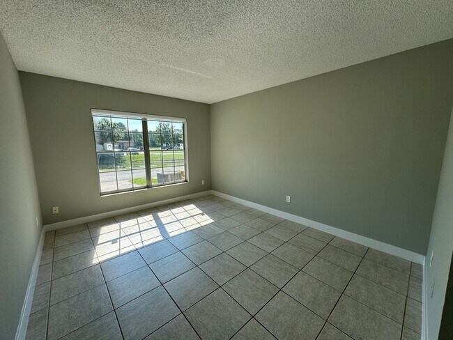 Building Photo - 1357 Sophie Blvd