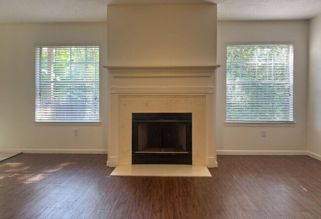 Building Photo - 302 Inverness Dr