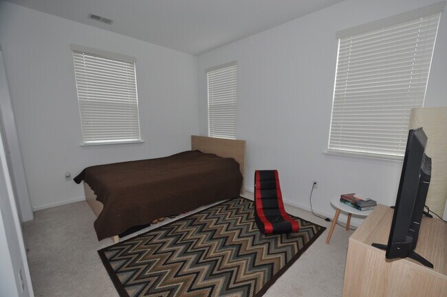 Building Photo - Kings Pointe at Western Branch