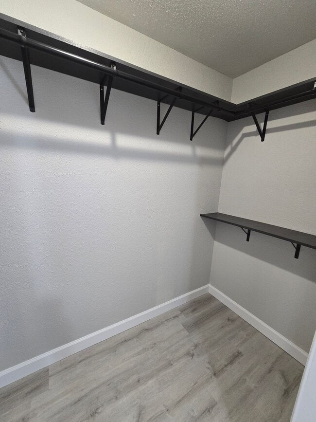 Building Photo - 1 Bedroom 1 Bathroom Apartment in the heart of Osage Beach!!