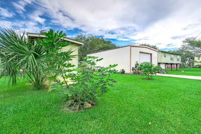 Building Photo - 325 Palm Dr