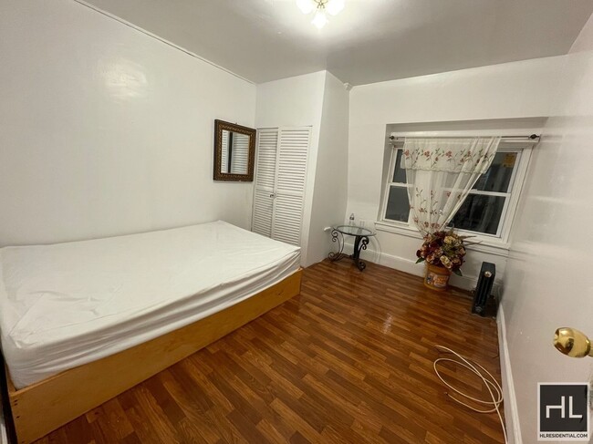 Building Photo - XXL ROOM FOR RENT  NEWKIRK AVENUE PRIME DI...