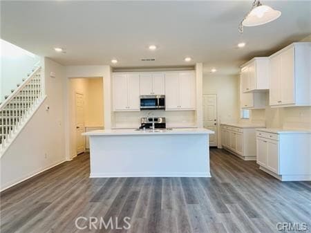 Building Photo - 5585 Valencia Dr