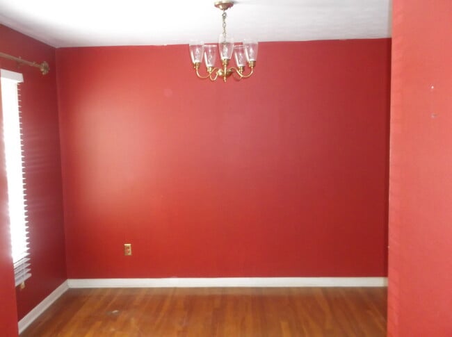 Building Photo - 412 Dreger Rd