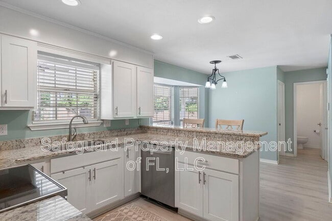 Building Photo - 3893 Paradise Bay Dr