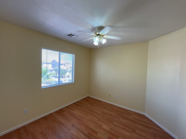 Building Photo - Experience luxurious living in this stunning 4-bedroom, 2.5-bathroom house