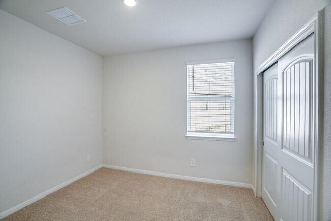 Building Photo - 152 Docile Lp