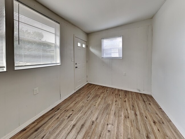 Building Photo - 307 S Montgomery Ave