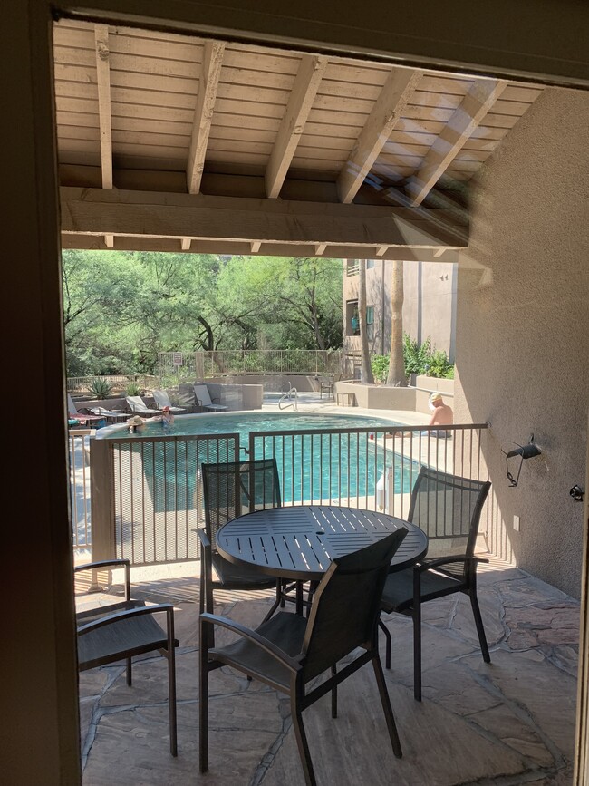 Building Photo - 6655 N Canyon Crest Dr