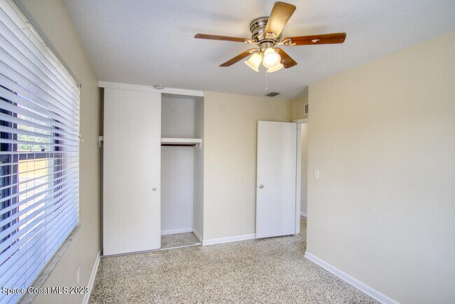 Building Photo - 1010 Bianca Dr NE
