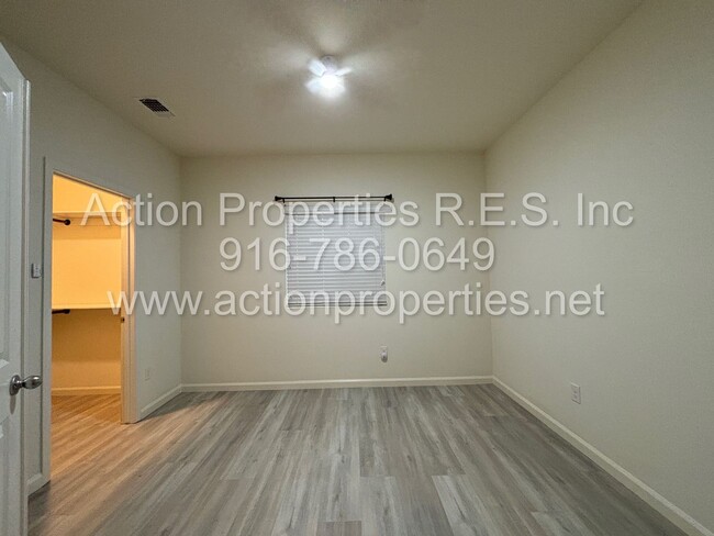 Building Photo - West Roseville - Solar - 4 Bed, 2 Bath - Q...