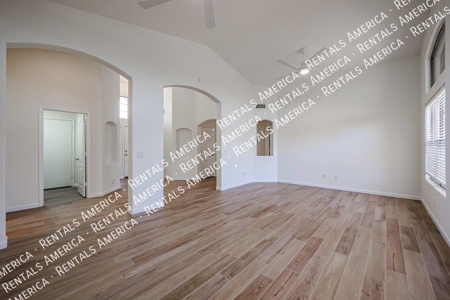 Building Photo - 2276 S Bahama Dr