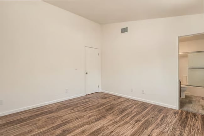 Building Photo - 161 Bender Cir