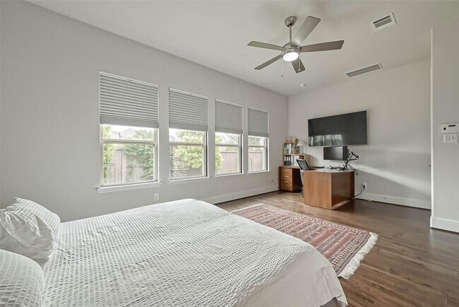 Building Photo - 13306 Stoneleigh Terrace Dr