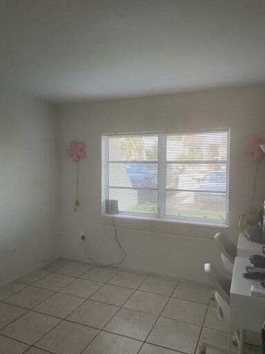 Building Photo - 13923 SW 90th Ave