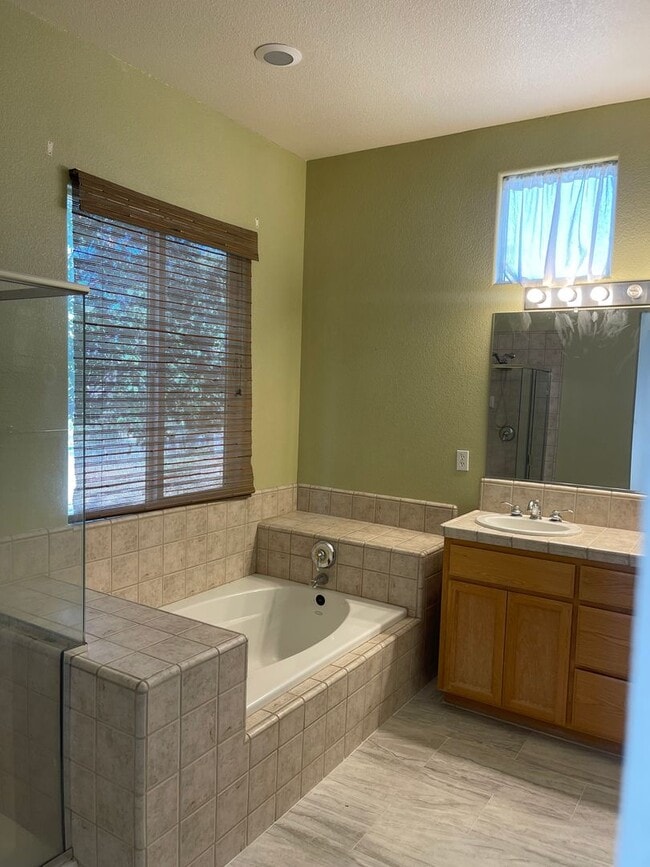 Building Photo - 5-Bedroom, 3-Bathroom Home for Rent on 1-A...