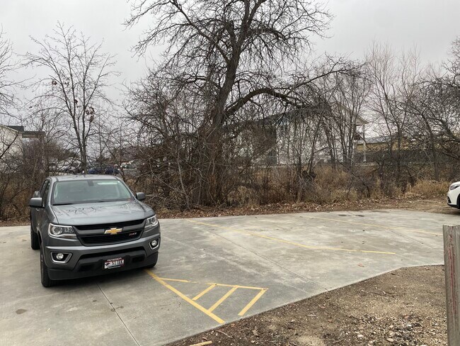 Building Photo - 214 S Dewey Ave