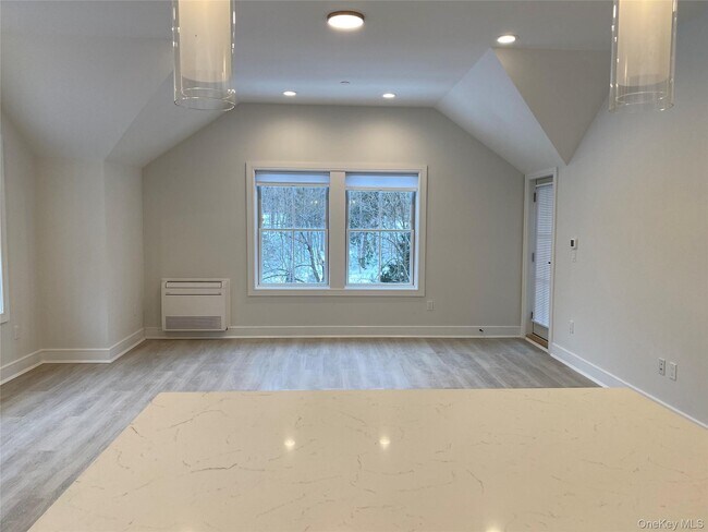 Building Photo - 91 Bedford Rd