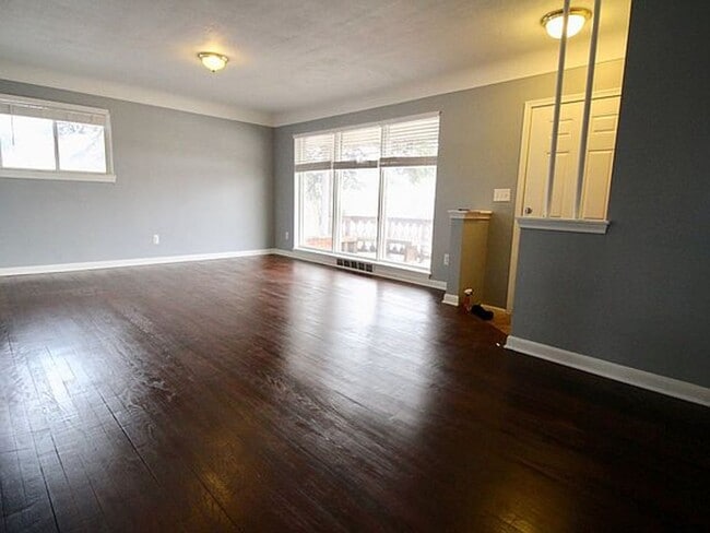 Building Photo - 30014 Lonnie Dr