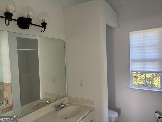 Building Photo - 300 Harcourt Pl