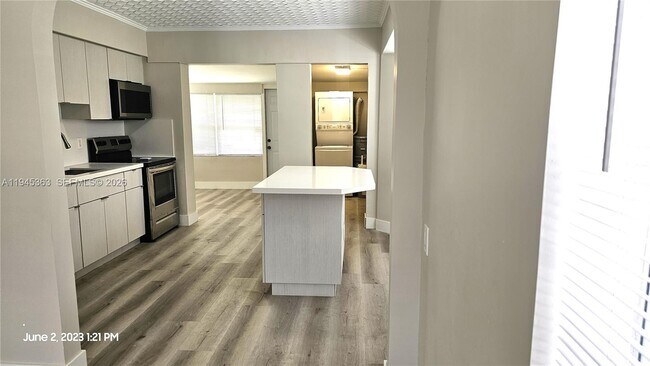 Building Photo - 626 S 28th Ave