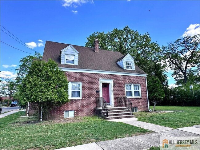 Primary Photo - 219 Hilton St