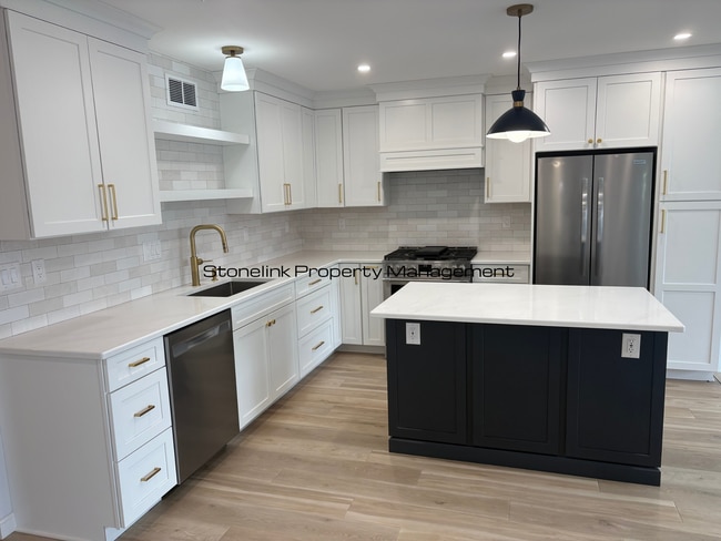 Building Photo - Fully Redesigned Townhouse Style Condo For Rent in Desirable Louisquisset Community!