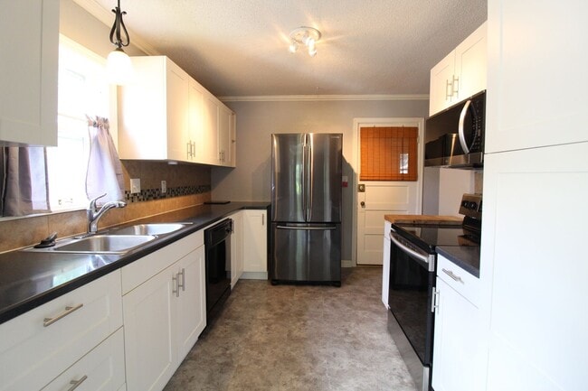 Building Photo - 3 Bedroom 1.5 Bath Home In The Waldo Area