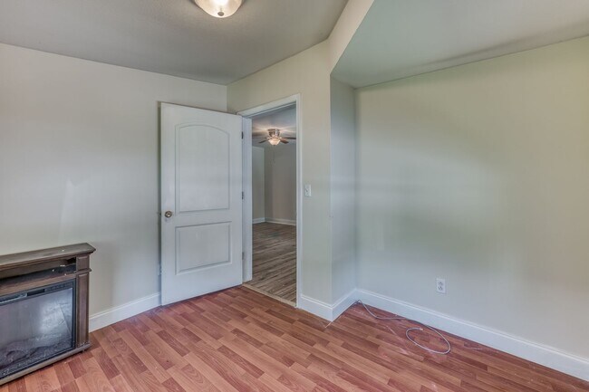 Building Photo - 222 Hulen Ave