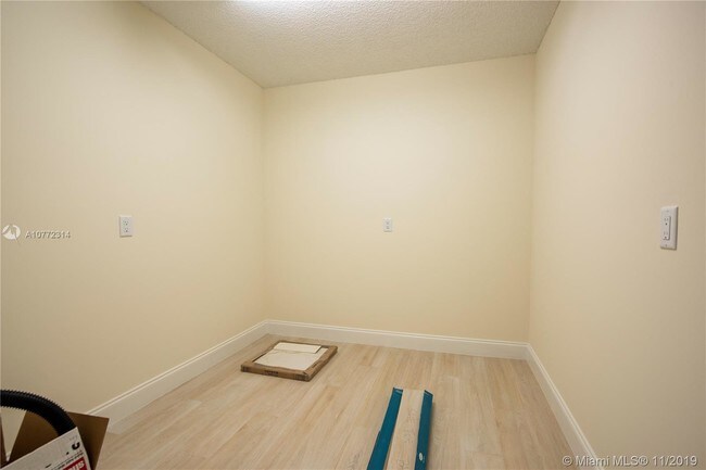 Building Photo - 1713 Whitehall Dr