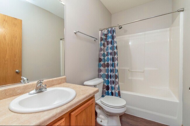 Building Photo - FULLY FENCED IN YARD!! 3 Bedroom, 2.5 Bathroom Home in Ankeny